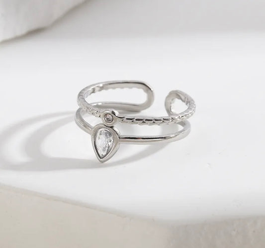 Bague Argentée Large Creuse Avec Strass Goutte Et Petit Rond