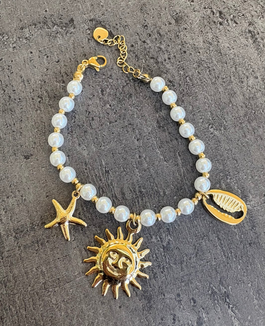 Bracelet En Perles Blanches Et Dorées Avec Pendentifs Thème Plage
