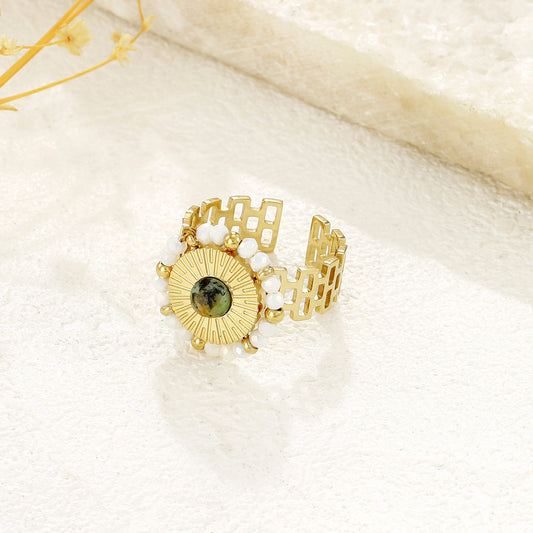 Bague Dorée Ajustable Soleil Avec Pierre Verte Turquoise africainne Et Perles Blanches