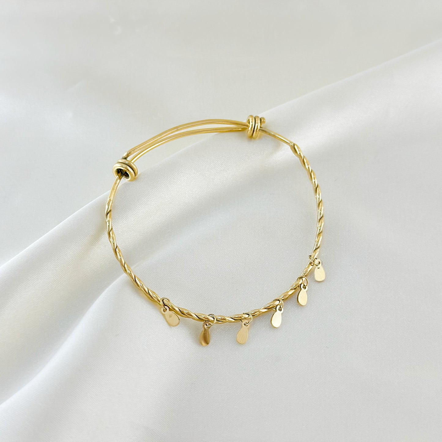 Bracelet Doré Jonc Ajustable Fil Torsadé Avec Multi Pendantes Gouttes
