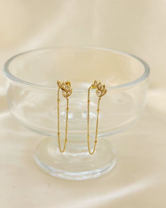 Boucles d'Oreilles Dorées Quintuple Strass Feuilles Avec Chaînes d'Anneaux