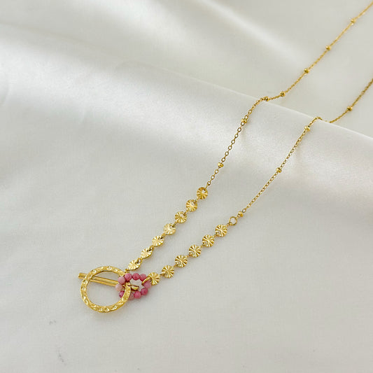 Collier Doré Cercle Martelé Et Barre Avec Anneau Perles Roses