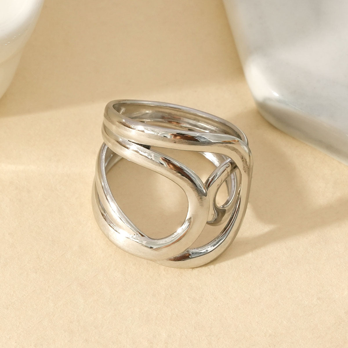 Bague Argentée Entrelacé Moderne