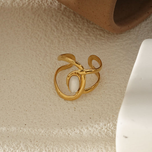 Bague Dorée Ajustable En Arabesques Fluides Avec Pierre Ovale Nacrée