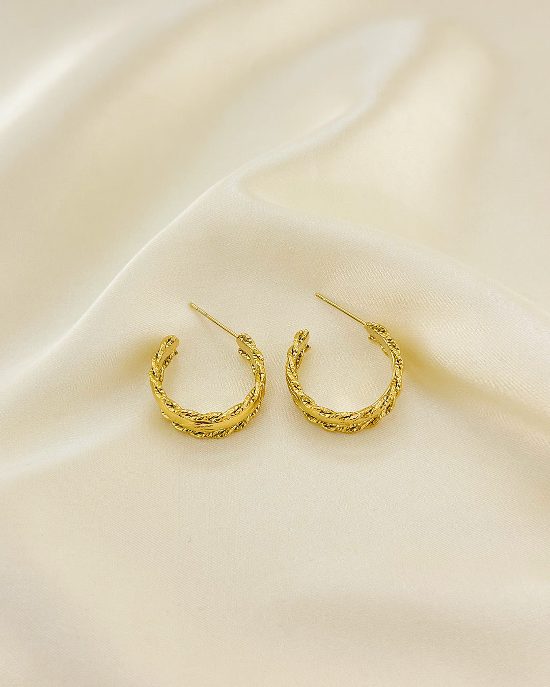 Boucles d'Oreilles Dorées Créoles Ouvertes Double Fils Torsadés Et Bande