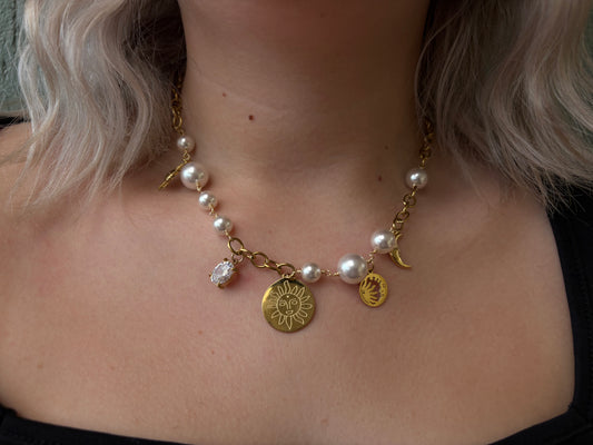 Collier perle et charms