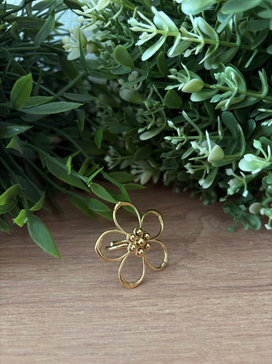 Bague doré, grosse fleur