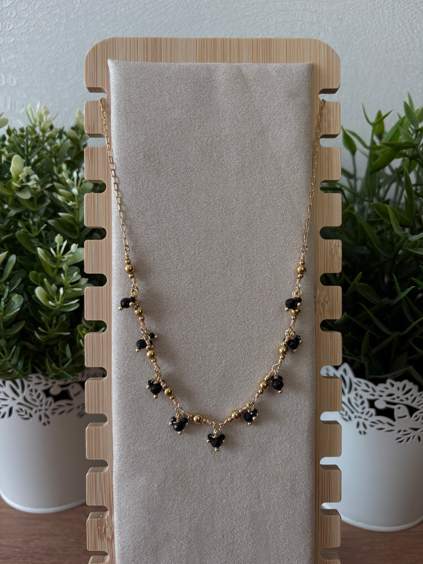 Collier doré et noir