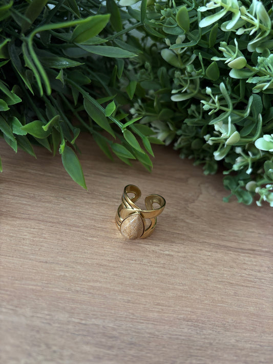 Bague doré, pierre beige