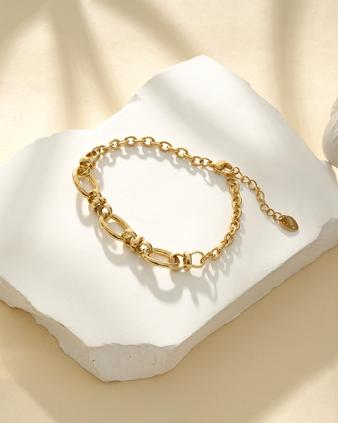 Bracelet Doré Avec Large Maillons Et Nœuds