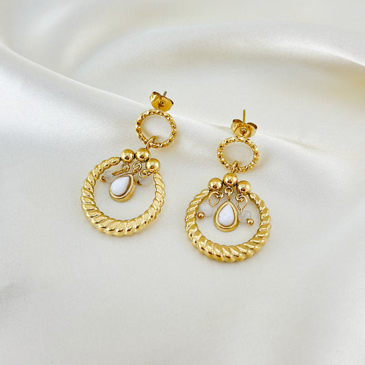 Boucles d'Oreilles Dorées Double Créoles Texturées Avec Pendentifs Pierres Blanches
