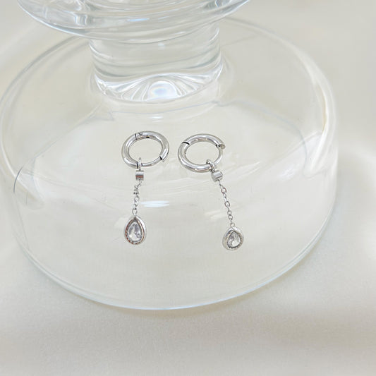 Boucles d'Oreilles Argentées Petites Créoles Avec Pendentifs Strass Gouttes